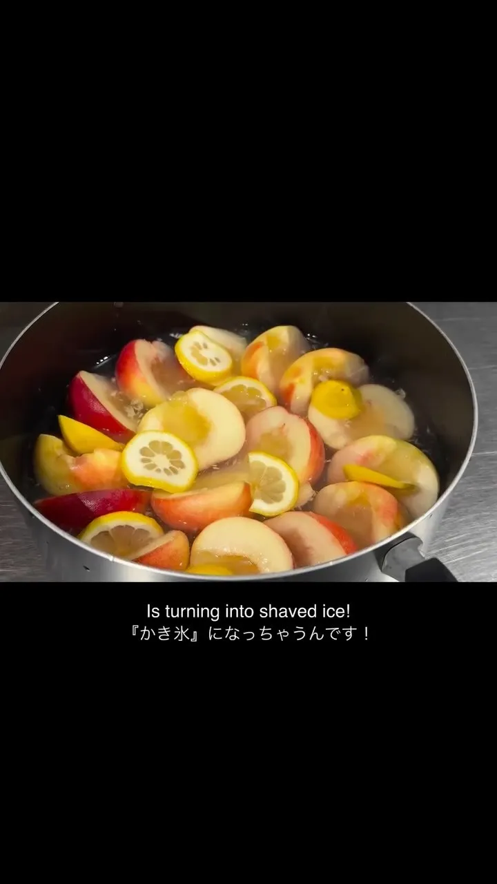 OMOFUの桃かき氷は、シロップもトッピングも生の桃を使用し...
